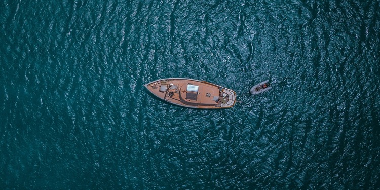 Stunning Yemeni Canyon with Clear Blue Water